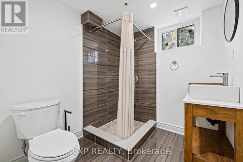 755 Drury Lane, Burlington, ON - Indoor Photo Showing Bathroom