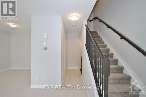 144 Anthracite, Ottawa, ON - Indoor Photo Showing Other Room