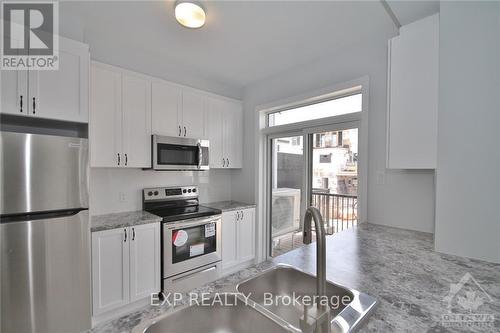 144 Anthracite, Ottawa, ON - Indoor Photo Showing Kitchen With Stainless Steel Kitchen With Double Sink With Upgraded Kitchen