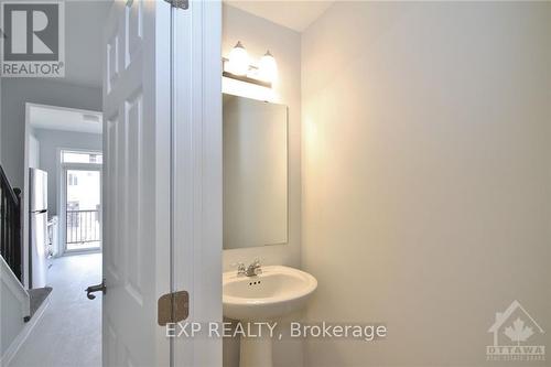 144 Anthracite, Ottawa, ON - Indoor Photo Showing Bathroom