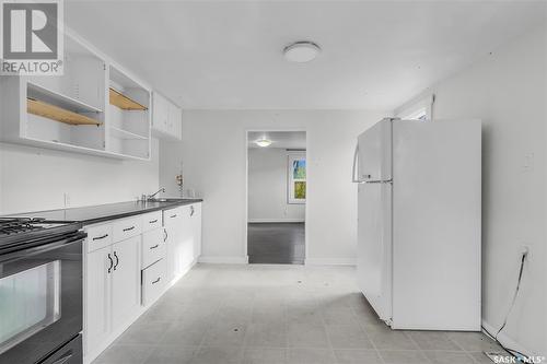 1517 B Avenue N, Saskatoon, SK - Indoor Photo Showing Kitchen