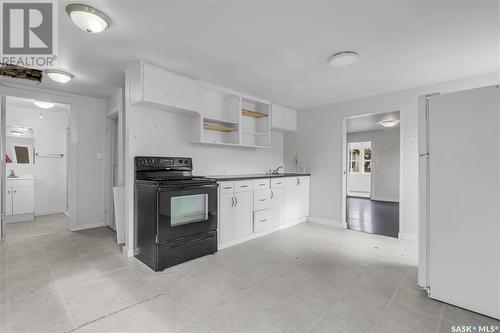 1517 B Avenue N, Saskatoon, SK - Indoor Photo Showing Kitchen