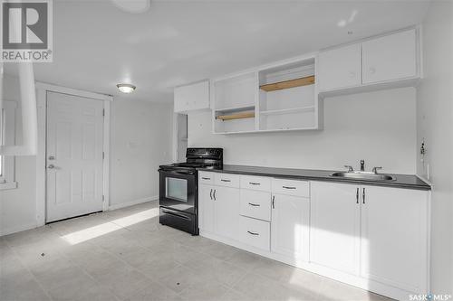 1517 B Avenue N, Saskatoon, SK - Indoor Photo Showing Kitchen