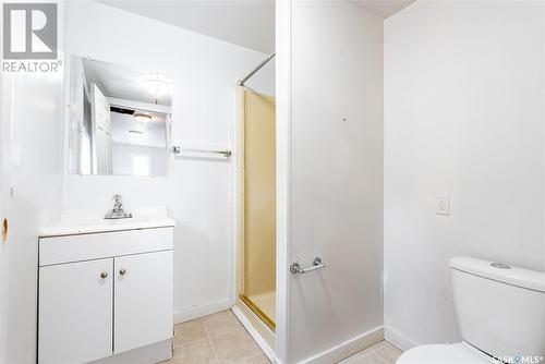 1517 B Avenue N, Saskatoon, SK - Indoor Photo Showing Bathroom