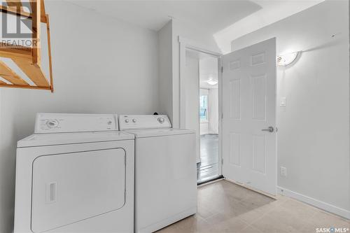 1517 B Avenue N, Saskatoon, SK - Indoor Photo Showing Laundry Room