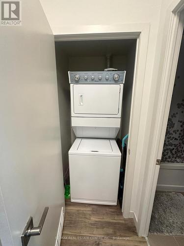 603 - 2081 Fairview Street, Burlington, ON - Indoor Photo Showing Laundry Room