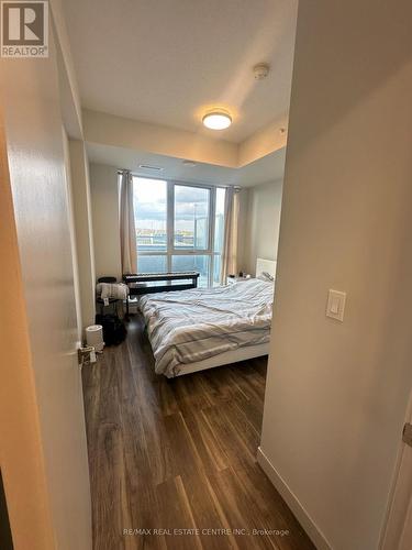 603 - 2081 Fairview Street, Burlington, ON - Indoor Photo Showing Bedroom