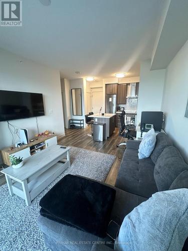 603 - 2081 Fairview Street, Burlington, ON - Indoor Photo Showing Living Room