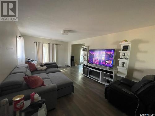 431 Vaughan Street W, Moose Jaw, SK - Indoor Photo Showing Living Room