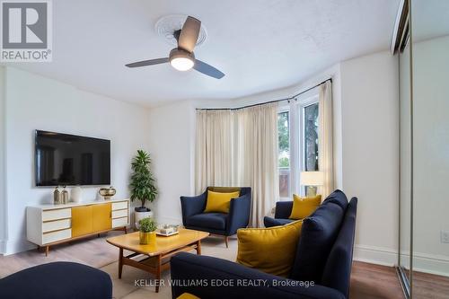 187 Fern Avenue, Toronto, ON - Indoor Photo Showing Living Room