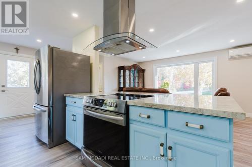 5174 Concession Road 5 Road, Clearview, ON - Indoor Photo Showing Kitchen With Upgraded Kitchen