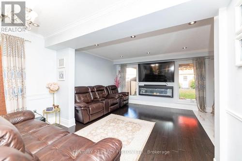 1132 Park Ridge Drive, Oshawa, ON - Indoor Photo Showing Living Room