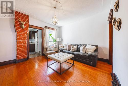 62 Birch Avenue, Hamilton, ON - Indoor Photo Showing Living Room