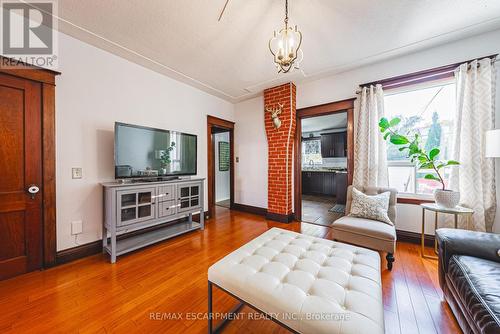 62 Birch Avenue, Hamilton, ON - Indoor Photo Showing Living Room