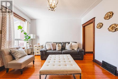 62 Birch Avenue, Hamilton, ON - Indoor Photo Showing Living Room