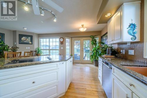 1840 Mckinley Court, Kamloops, BC - Indoor Photo Showing Kitchen