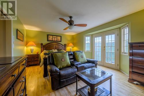 1840 Mckinley Court, Kamloops, BC - Indoor Photo Showing Living Room