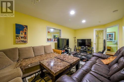 1840 Mckinley Court, Kamloops, BC - Indoor Photo Showing Living Room