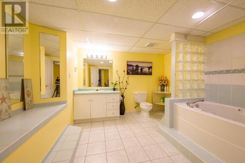 1840 Mckinley Court, Kamloops, BC - Indoor Photo Showing Bathroom