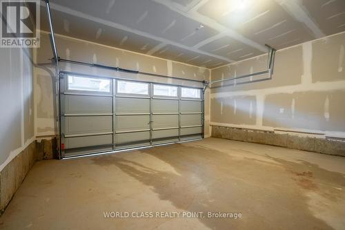 3265 Sixth Line, Oakville, ON - Indoor Photo Showing Garage