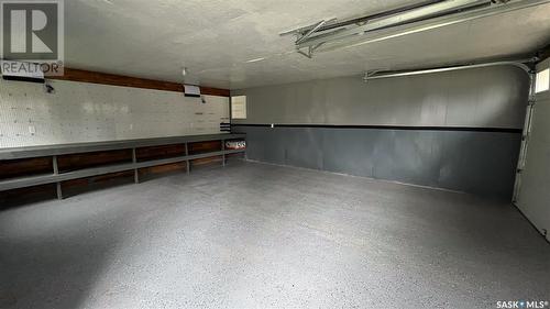 401 30Th Street, Battleford, SK - Indoor Photo Showing Garage