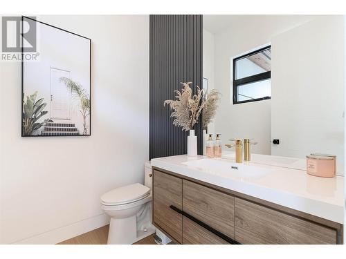 1505 Fairwood Lane, Kelowna, BC - Indoor Photo Showing Bathroom