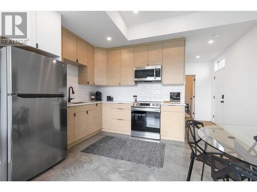 1505 Fairwood Lane, Kelowna, BC - Indoor Photo Showing Kitchen