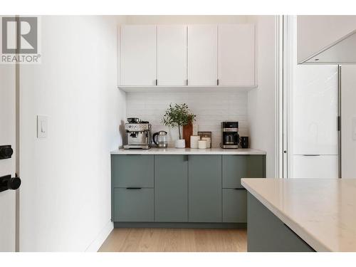 1505 Fairwood Lane, Kelowna, BC - Indoor Photo Showing Kitchen