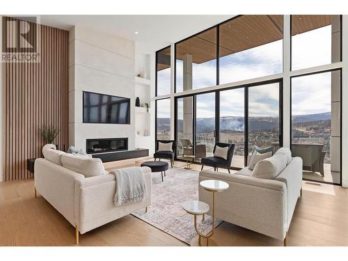 1505 Fairwood Lane, Kelowna, BC - Indoor Photo Showing Living Room With Fireplace