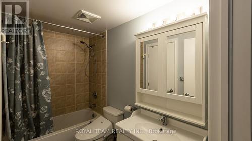 1903 - 234 Rideau Street, Lower Town - Sandy Hill, ON - Indoor Photo Showing Bathroom