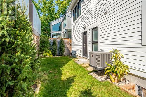 598 Golden Avenue, Ottawa, ON - Outdoor