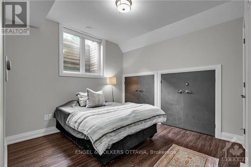 598 Golden Avenue, Ottawa, ON - Indoor Photo Showing Bedroom