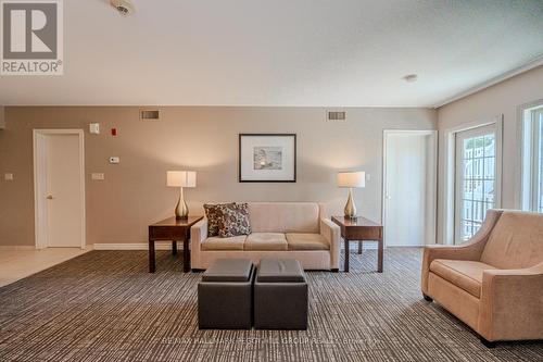 2220-21 - 90 Highland Drive, Oro-Medonte, ON - Indoor Photo Showing Living Room