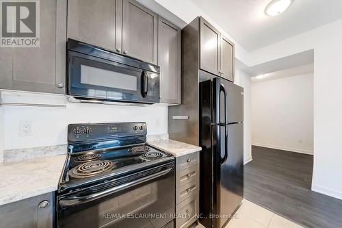 606 - 85 Robinson Street, Hamilton, ON - Indoor Photo Showing Kitchen