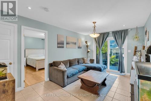 28 Tolton Avenue, Hamilton, ON - Indoor Photo Showing Living Room