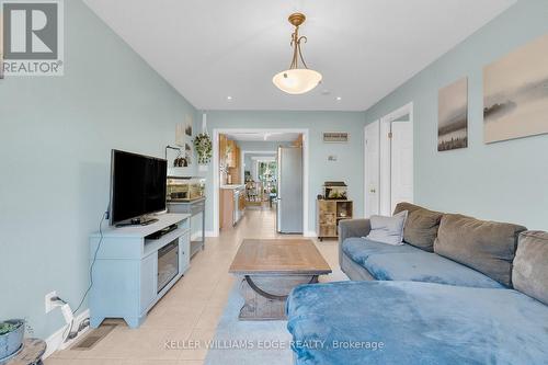 28 Tolton Avenue, Hamilton, ON - Indoor Photo Showing Living Room