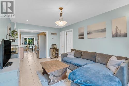 28 Tolton Avenue, Hamilton, ON - Indoor Photo Showing Living Room