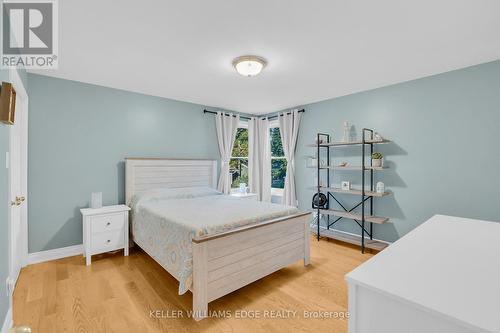 28 Tolton Avenue, Hamilton, ON - Indoor Photo Showing Bedroom