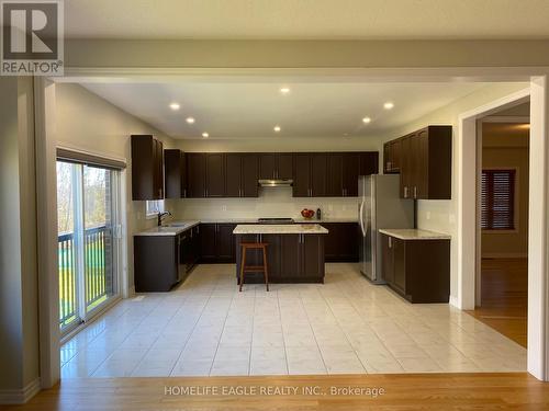 1635 Emberton Way, Innisfil, ON - Indoor Photo Showing Kitchen