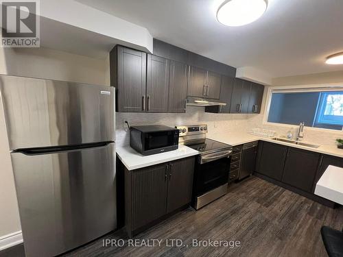 95 Daniels Crescent, Ajax, ON - Indoor Photo Showing Kitchen With Upgraded Kitchen