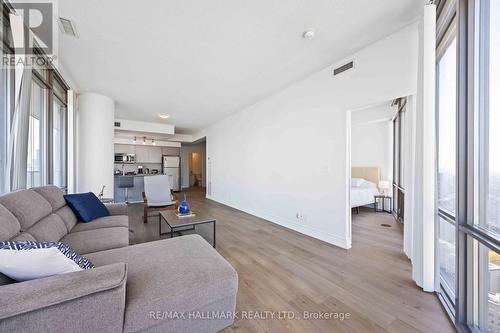 3705 - 832 Bay Street, Toronto, ON - Indoor Photo Showing Living Room