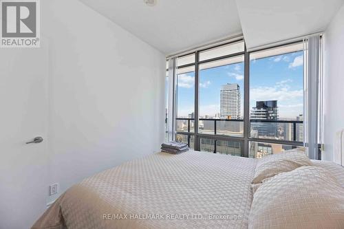 3705 - 832 Bay Street, Toronto, ON - Indoor Photo Showing Bedroom