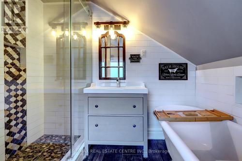 20 Victoria Avenue, Halton Hills, ON - Indoor Photo Showing Bathroom