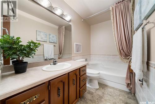 1212 Gryphons Walk, Regina, SK - Indoor Photo Showing Bathroom