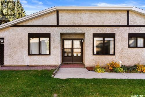 1212 Gryphons Walk, Regina, SK - Outdoor