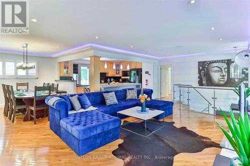 135 Elgin Street, Markham, ON - Indoor Photo Showing Living Room