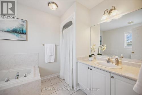 1727 Radcliffe Drive, Oshawa (Samac), ON - Indoor Photo Showing Bathroom