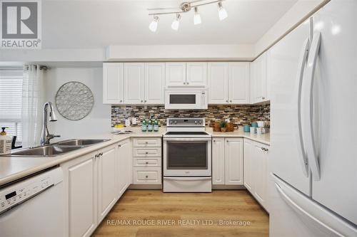 1727 Radcliffe Drive, Oshawa (Samac), ON - Indoor Photo Showing Kitchen With Double Sink With Upgraded Kitchen