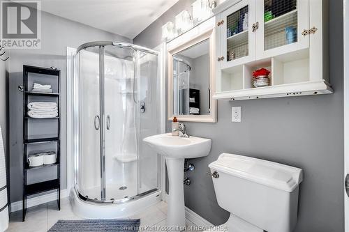 4 Creekview Place, Chatham, ON - Indoor Photo Showing Bathroom