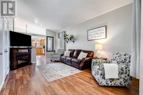 4 Creekview Place, Chatham, ON - Indoor Photo Showing Living Room